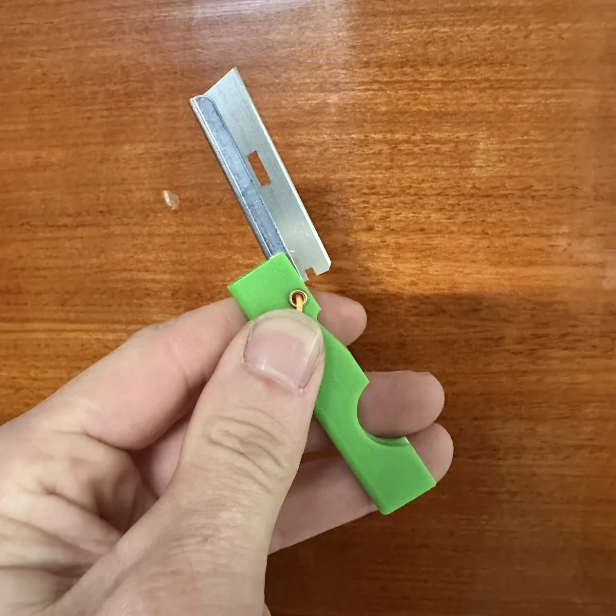 Derma-safe Folding Utility Razor - mesje - Afbeelding 3